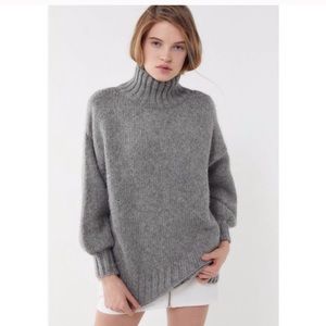 ❤️Urban Outfitters Gemma Cocoon Sweater❤️
